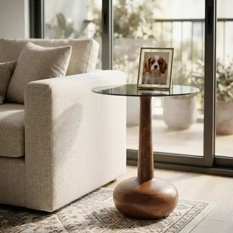 Tavolino rotondo con base a piedistallo in legno e piano in vetro, 53 cm, marrone