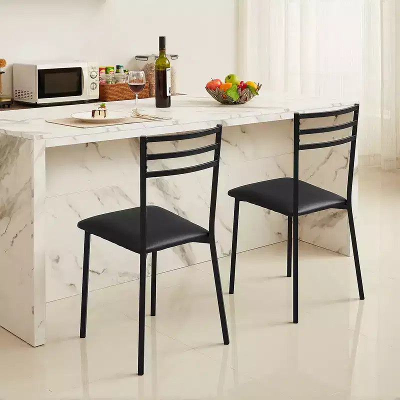 Set da 2 o 4 sedie da pranzo imbottite con schienale alto a listelli in metallo, nere