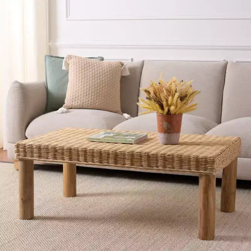 Tavolino da caffè in rattan intrecciato con struttura in legno di mango