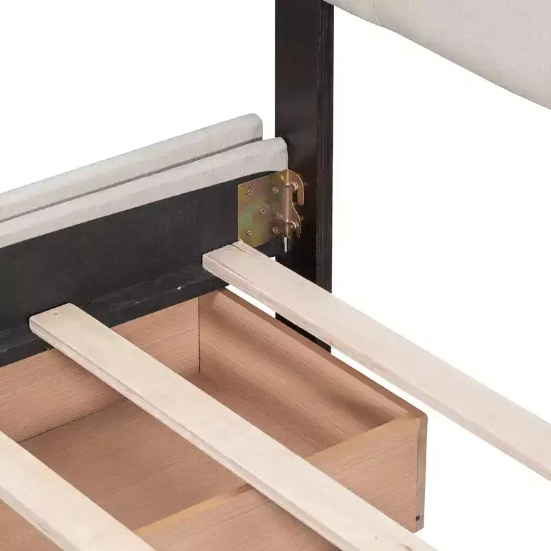 Letto a piattaforma Queen Size imbottito con testiera classica e 4 cassetti-ModernLuxe